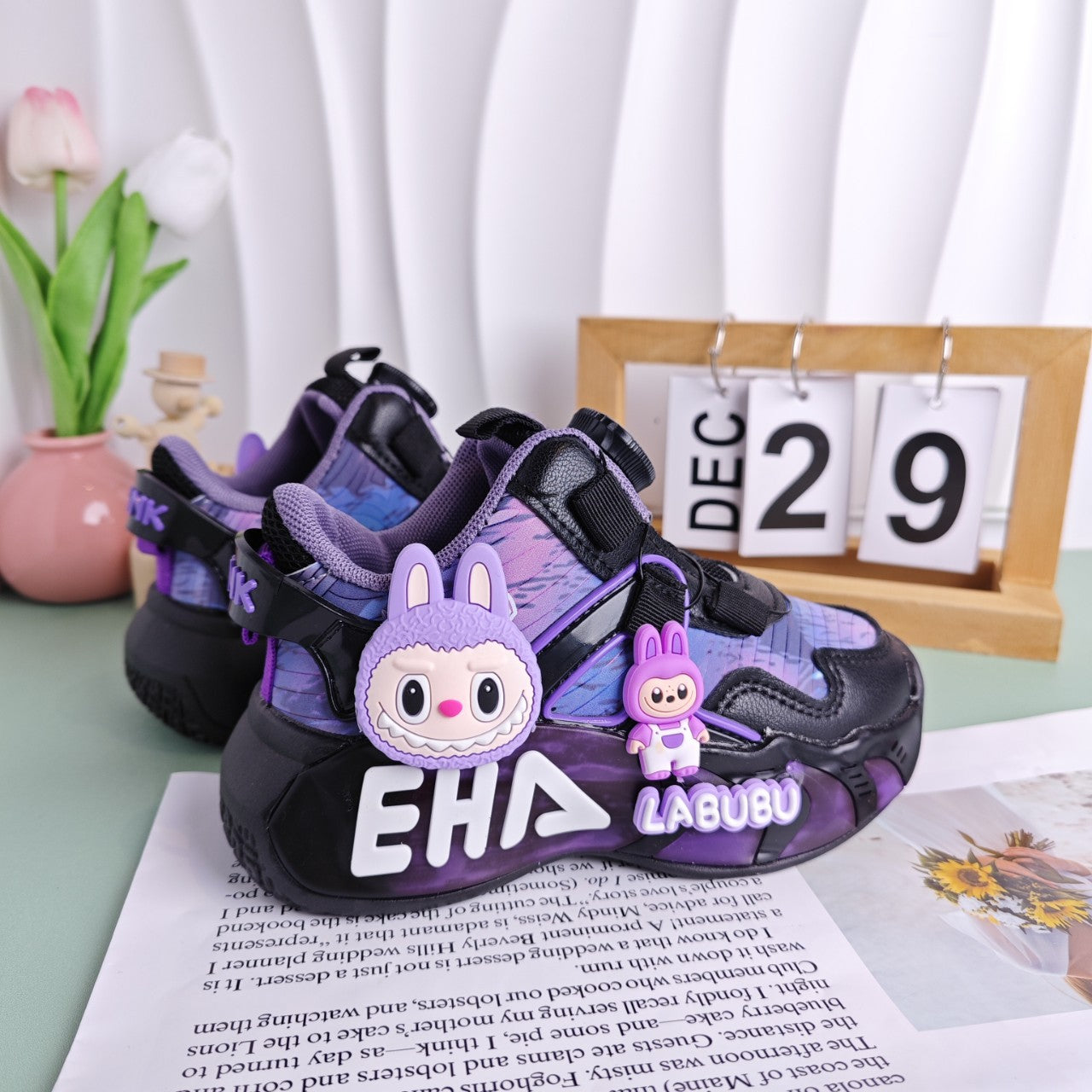 Girls' spring new sneakers, cartoon children's non-slip button shoes, new leather children's shoes
