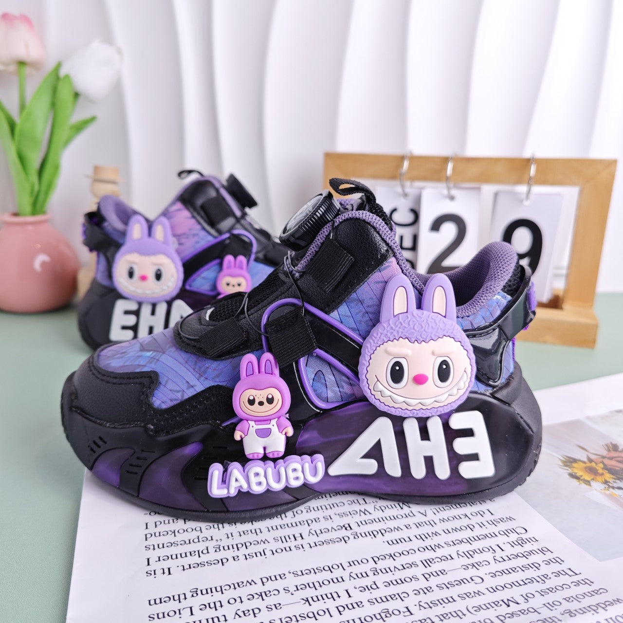 Girls' spring new sneakers, cartoon children's non-slip button shoes, new leather children's shoes