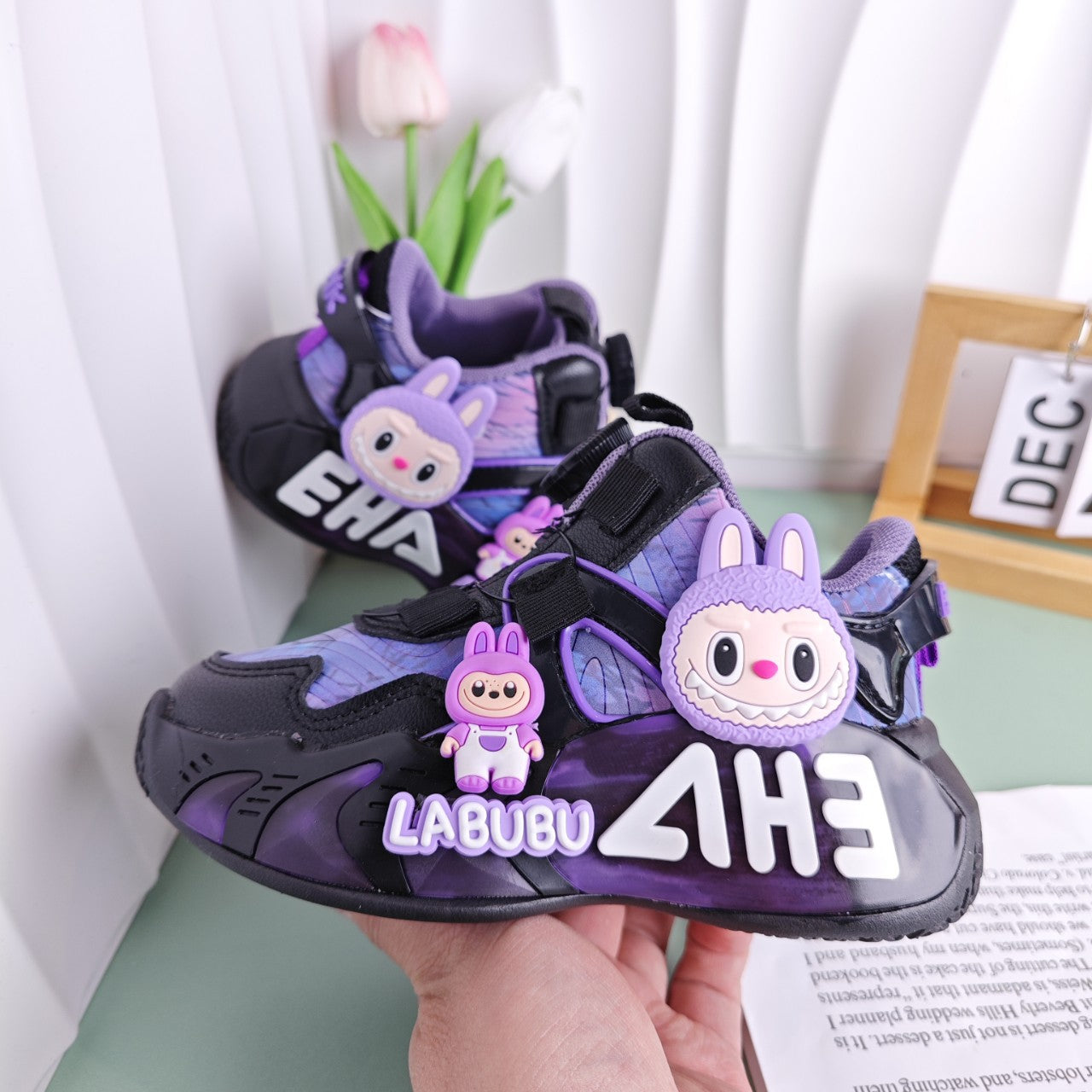 Girls' spring new sneakers, cartoon children's non-slip button shoes, new leather children's shoes