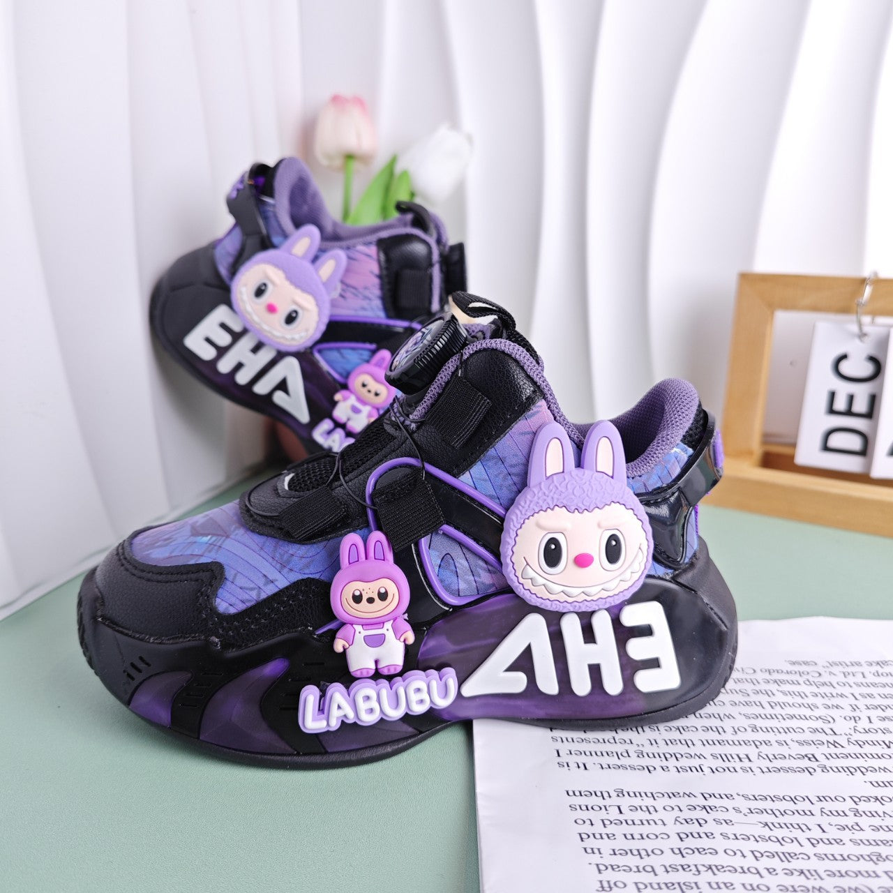 Girls' spring new sneakers, cartoon children's non-slip button shoes, new leather children's shoes
